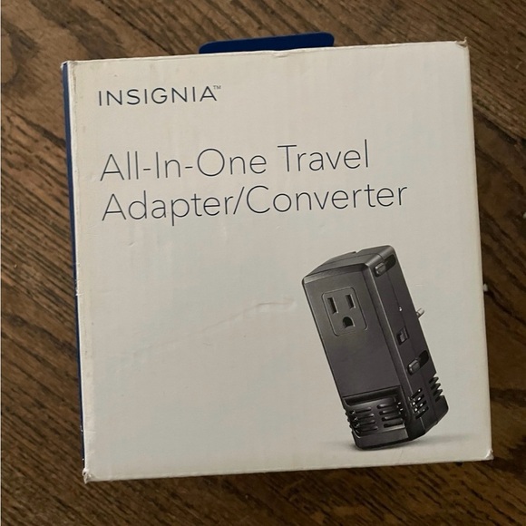 NWOT Insigna Travel Adapter & Converter NS-MTA1875 Black - Picture 1 of 9